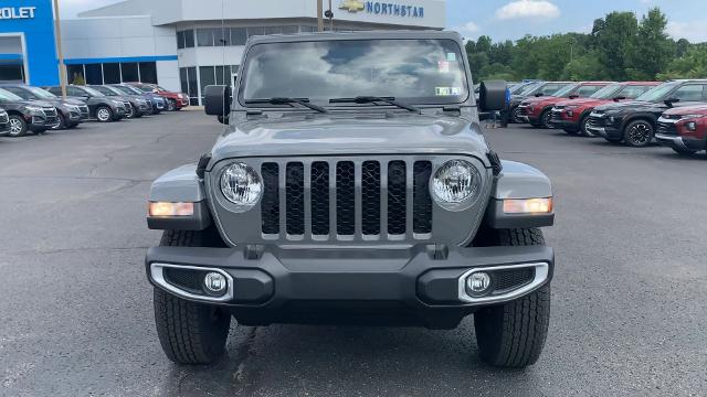 2021 Jeep Gladiator Vehicle Photo in MOON TOWNSHIP, PA 15108-2571