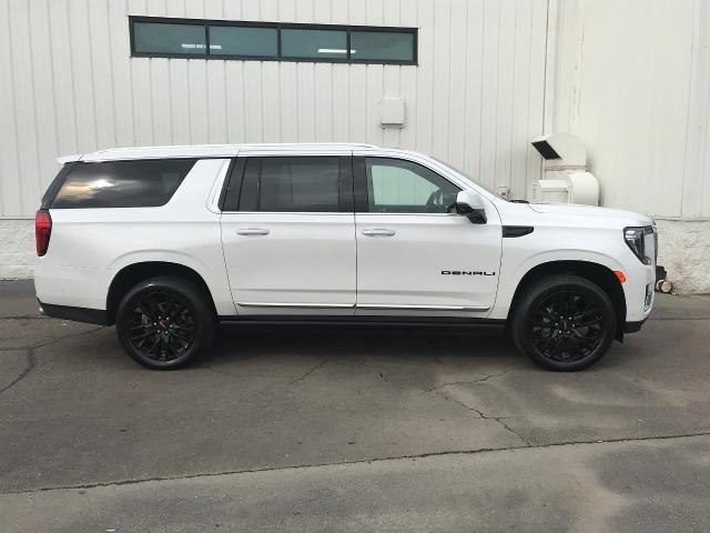 2024 GMC Yukon XL Vehicle Photo in GREEN BAY, WI 54303-3330