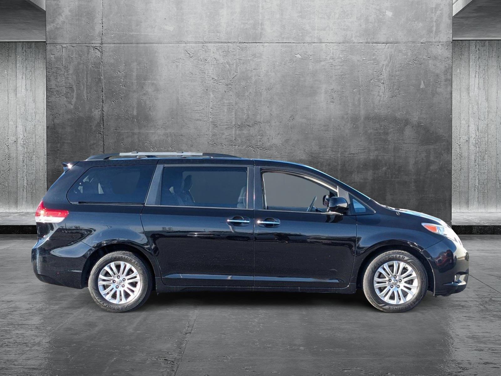 2014 Toyota Sienna Vehicle Photo in VALENCIA, CA 91355-1705