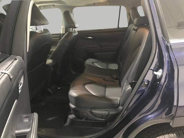 2022 Toyota Highlander Vehicle Photo in GREEN BAY, WI 54303-3330