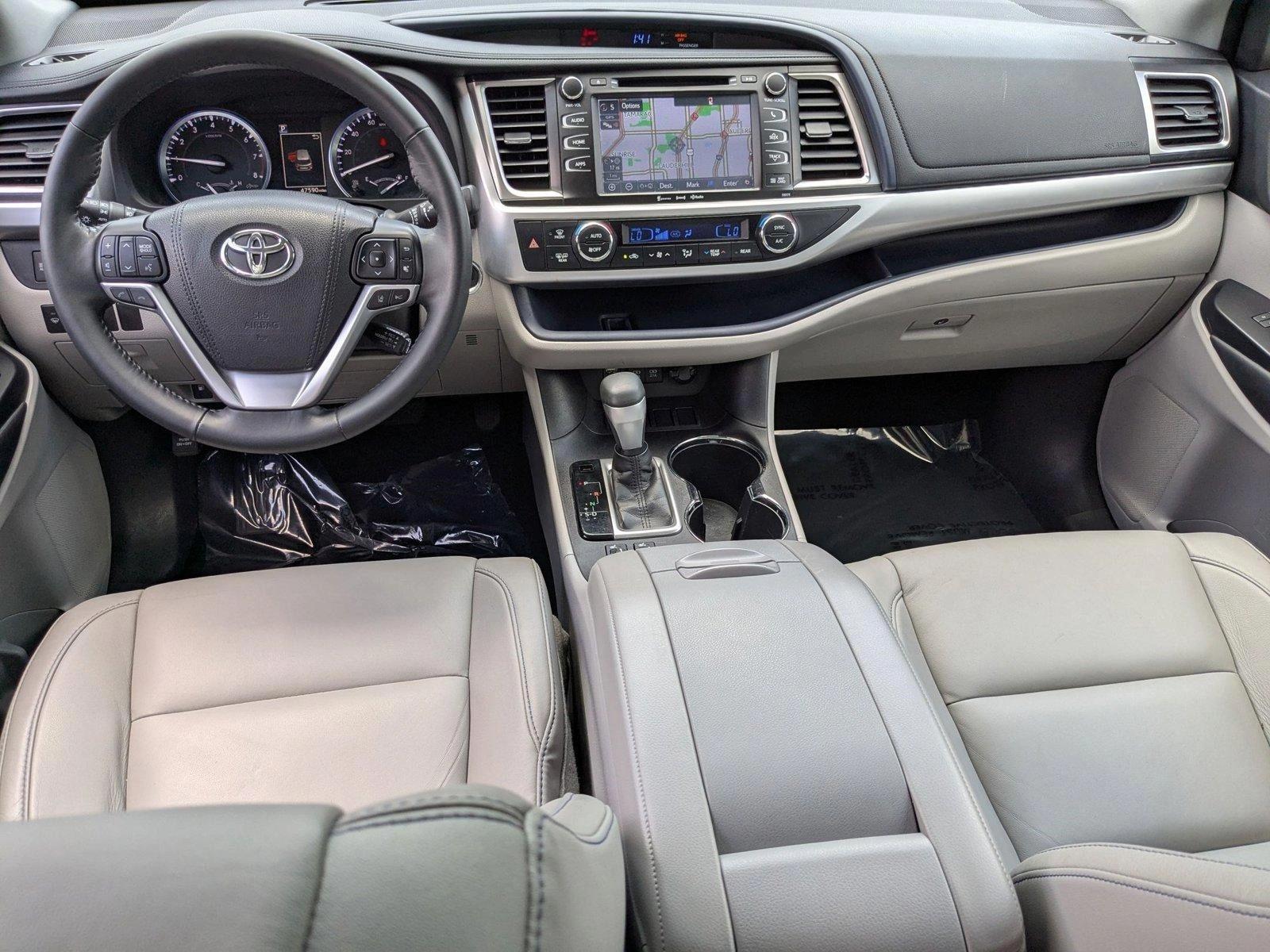 2018 Toyota Highlander Vehicle Photo in Miami, FL 33169