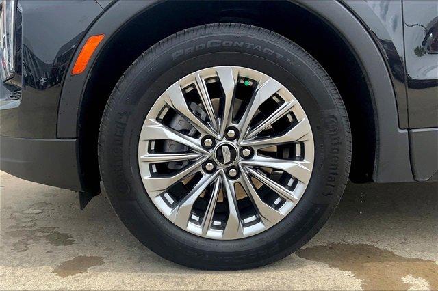 2024 Cadillac XT4 Vehicle Photo in TOPEKA, KS 66609-0000