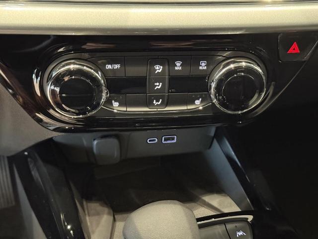 2025 Chevrolet Trax Vehicle Photo in COLUMBIA, MO 65203-3903