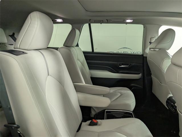 2024 Toyota Grand Highlander Vehicle Photo in ENGLEWOOD, CO 80113-6708