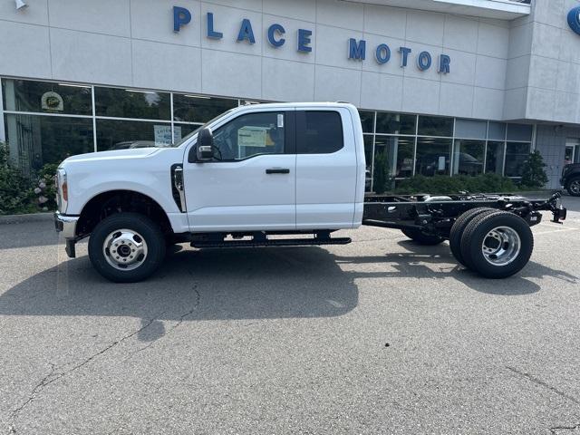 2024 Ford Super Duty F-350 DRW Vehicle Photo in Webster, MA 01570-1415