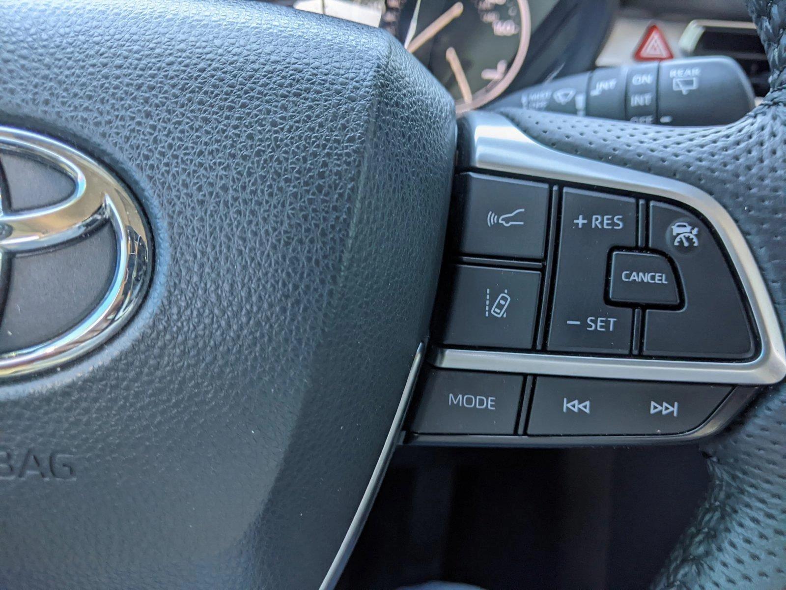 2023 Toyota Sienna Vehicle Photo in Austin, TX 78728