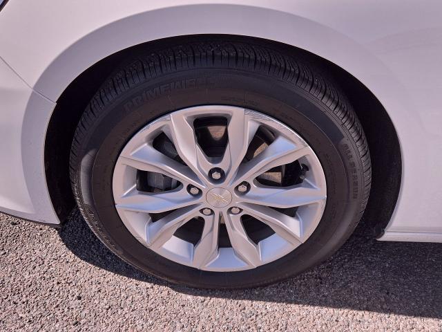 2019 Chevrolet Malibu Vehicle Photo in NEDERLAND, TX 77627-8017