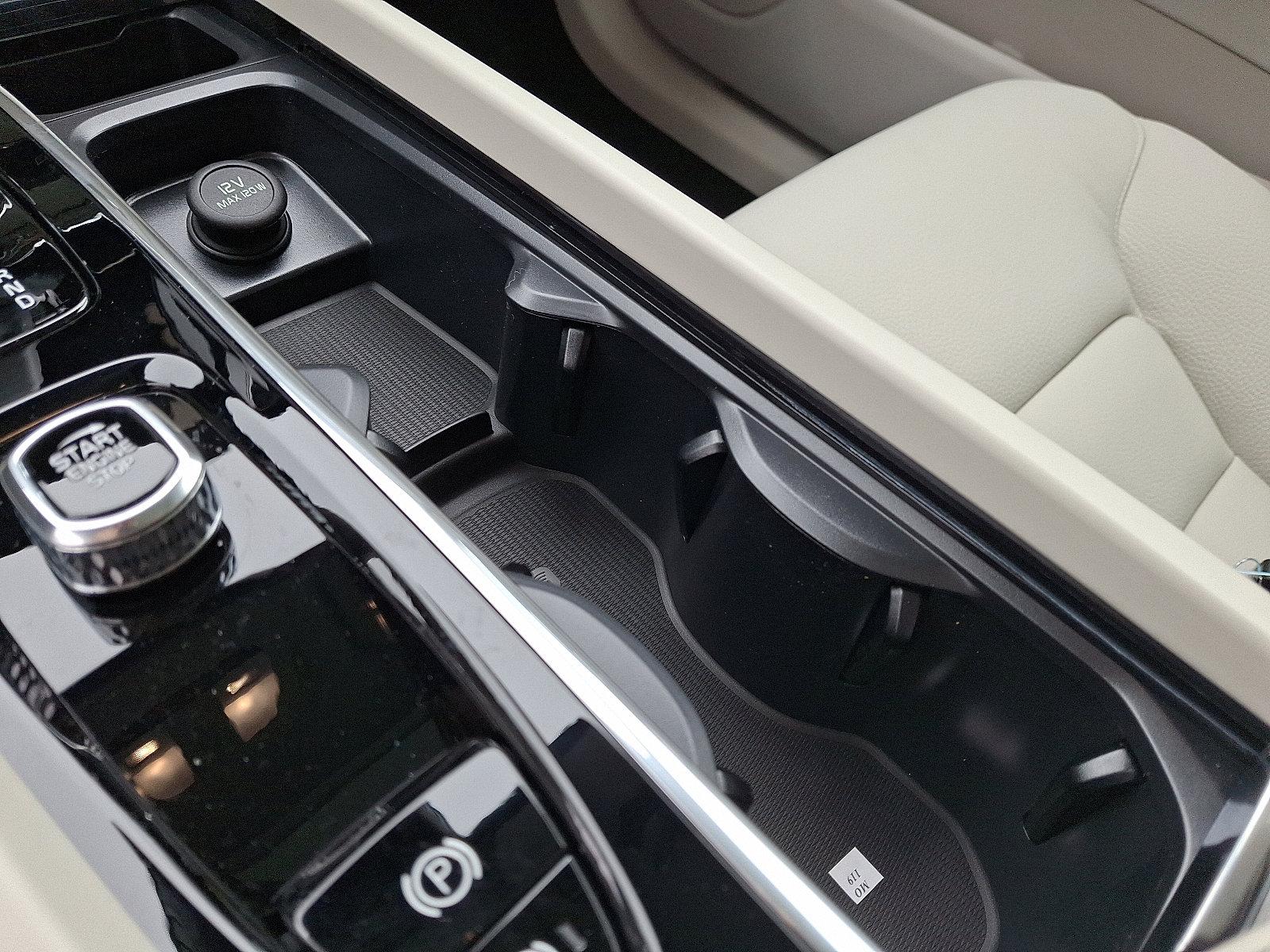 2025 Volvo XC60 Plug-In Hybrid Vehicle Photo in Trevose, PA 19053
