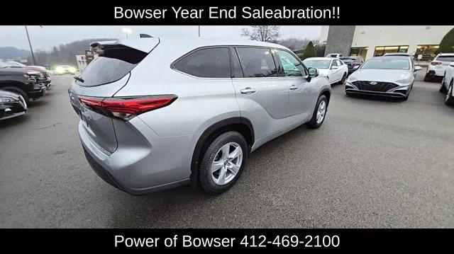 2022 Toyota Highlander Vehicle Photo in Pleasant Hills, PA 15236