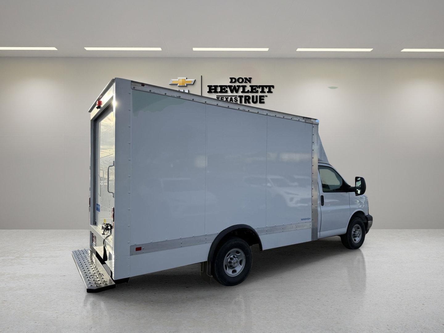2024 Chevrolet Express Cutaway 3500 Vehicle Photo in GEORGETOWN, TX 78626-7508