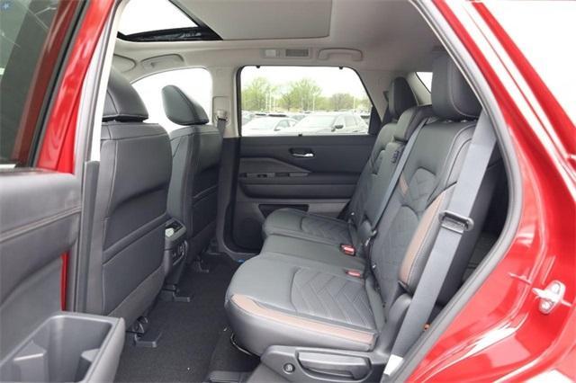 2025 Nissan Pathfinder Vehicle Photo in Hazelwood, MO 63042