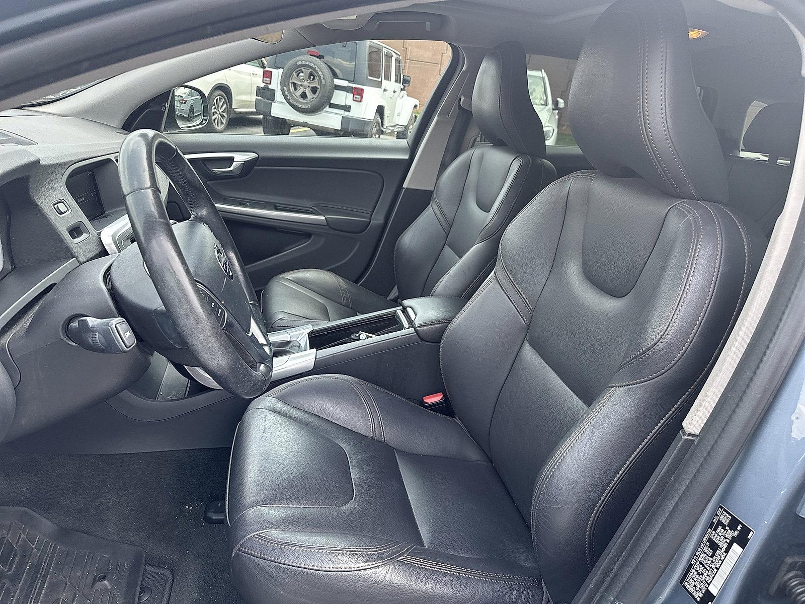 2017 Volvo V60 Cross Country Vehicle Photo in Lancaster, PA 17601
