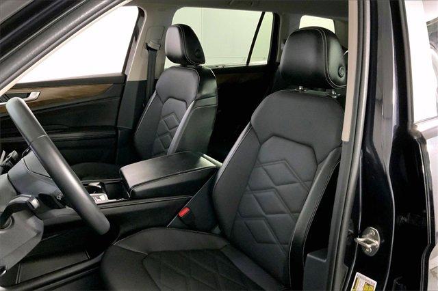 2024 Volkswagen Atlas Vehicle Photo in INDEPENDENCE, MO 64055-1314
