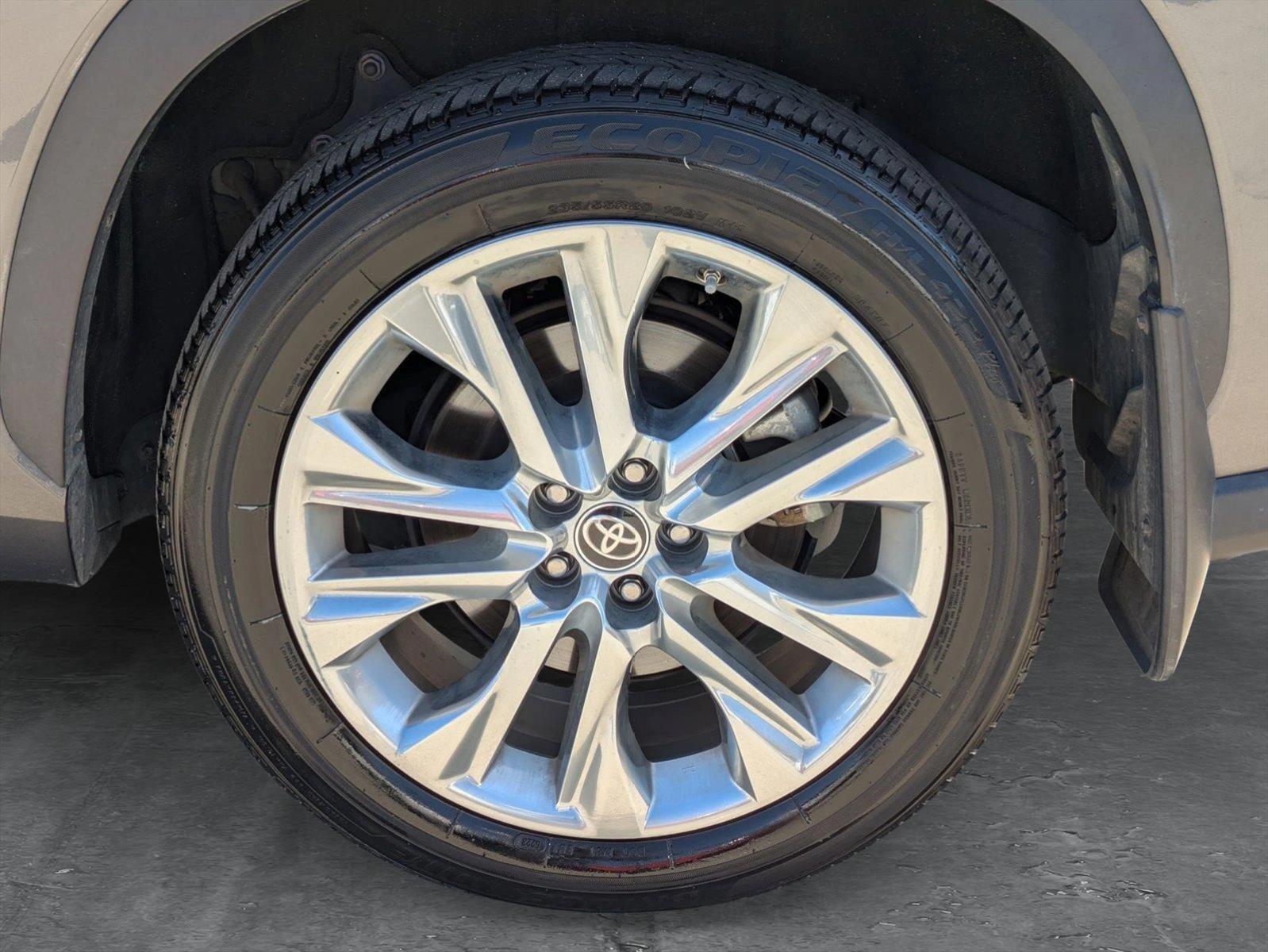 2022 Toyota Highlander Vehicle Photo in Tustin, CA 92782