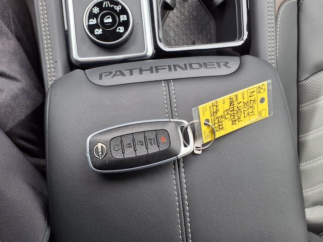 2025 Nissan Pathfinder Vehicle Photo in Oshkosh, WI 54904