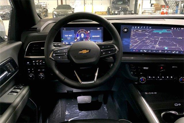 2025 Chevrolet Suburban Vehicle Photo in KANSAS CITY, MO 64114-4502