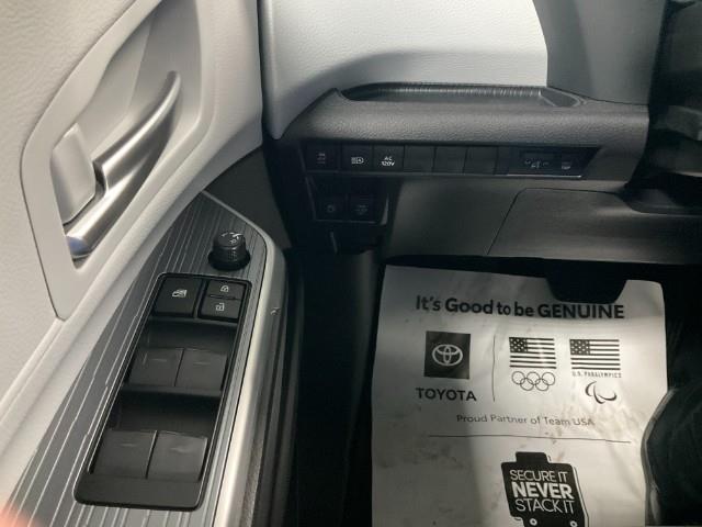 2025 Toyota Sienna Vehicle Photo in Oshkosh, WI 54904