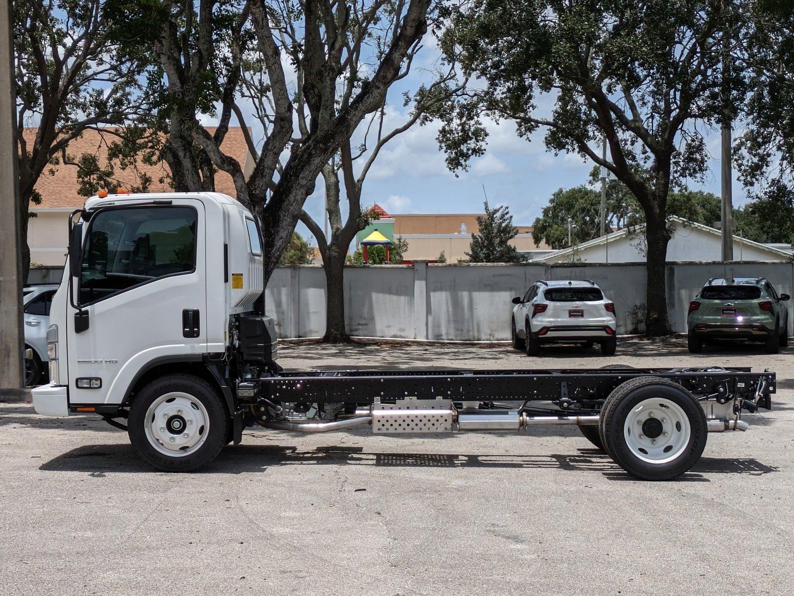 2025 Chevrolet Low Cab Forward 5500 HG Vehicle Photo in GREENACRES, FL 33463-3207