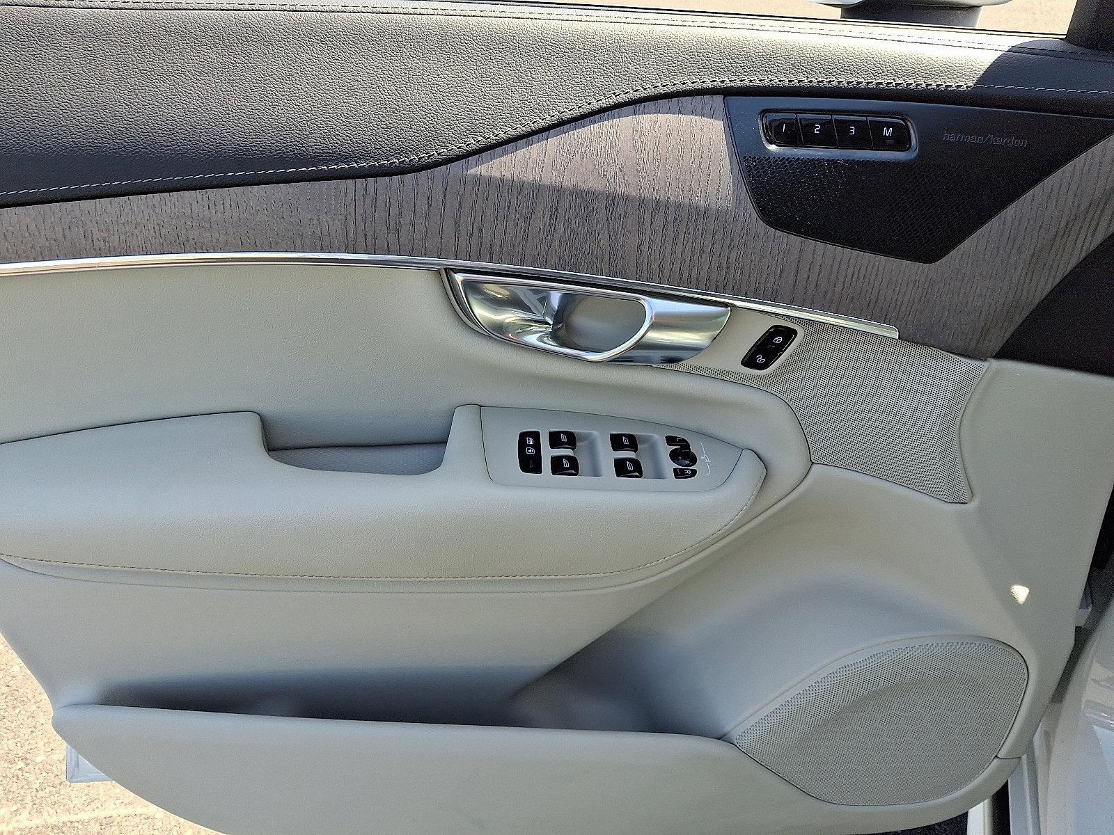 2022 Volvo XC90 Vehicle Photo in Trevose, PA 19053