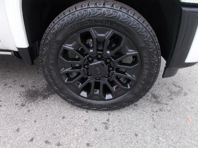 2025 GMC Sierra 2500 HD Vehicle Photo in LOWELL, MA 01852-4336