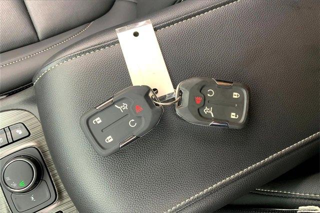 2023 GMC Acadia Vehicle Photo in TOPEKA, KS 66609-0000