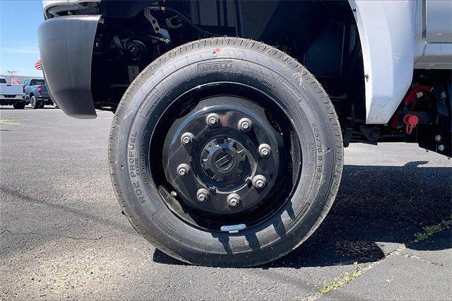 2024 Chevrolet Silverado 6500 HD Vehicle Photo in INDEPENDENCE, MO 64055-1314