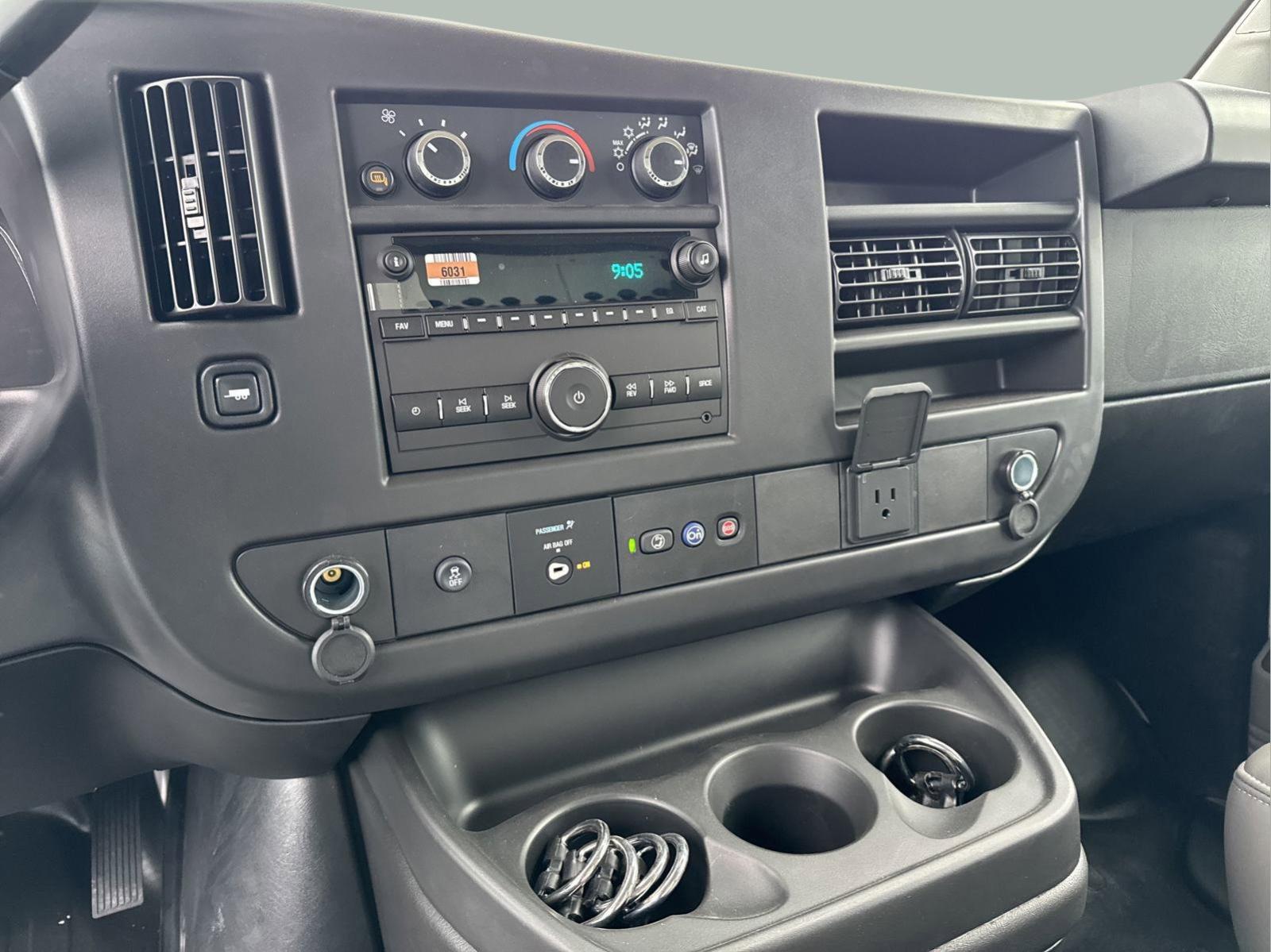 2024 Chevrolet Express Cargo 2500 Vehicle Photo in GEORGETOWN, TX 78626-7508