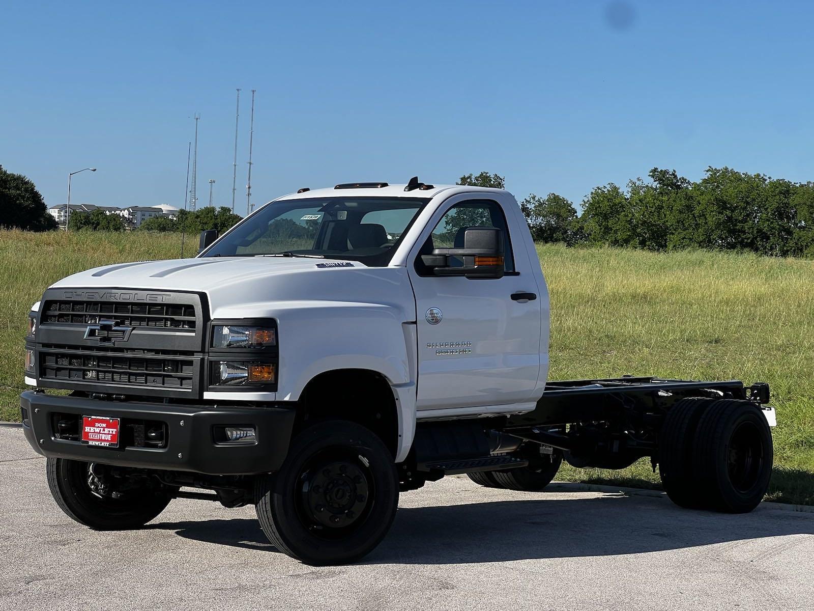 2024 Chevrolet Silverado 6500 HD Vehicle Photo in GEORGETOWN, TX 78626-7508