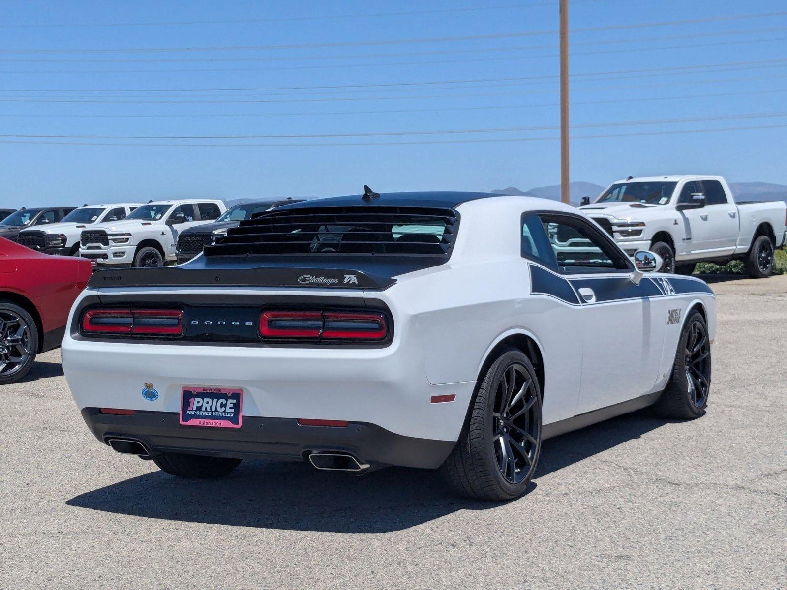 2017 Dodge Challenger Vehicle Photo in Valencia, CA 91355