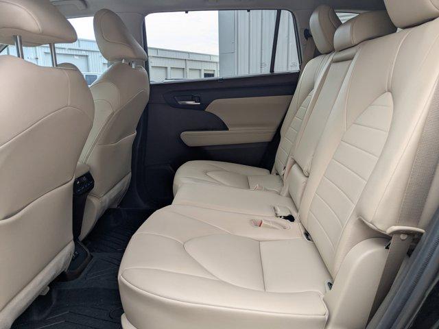 2021 Toyota Highlander Vehicle Photo in BRUNSWICK, GA 31525-1881