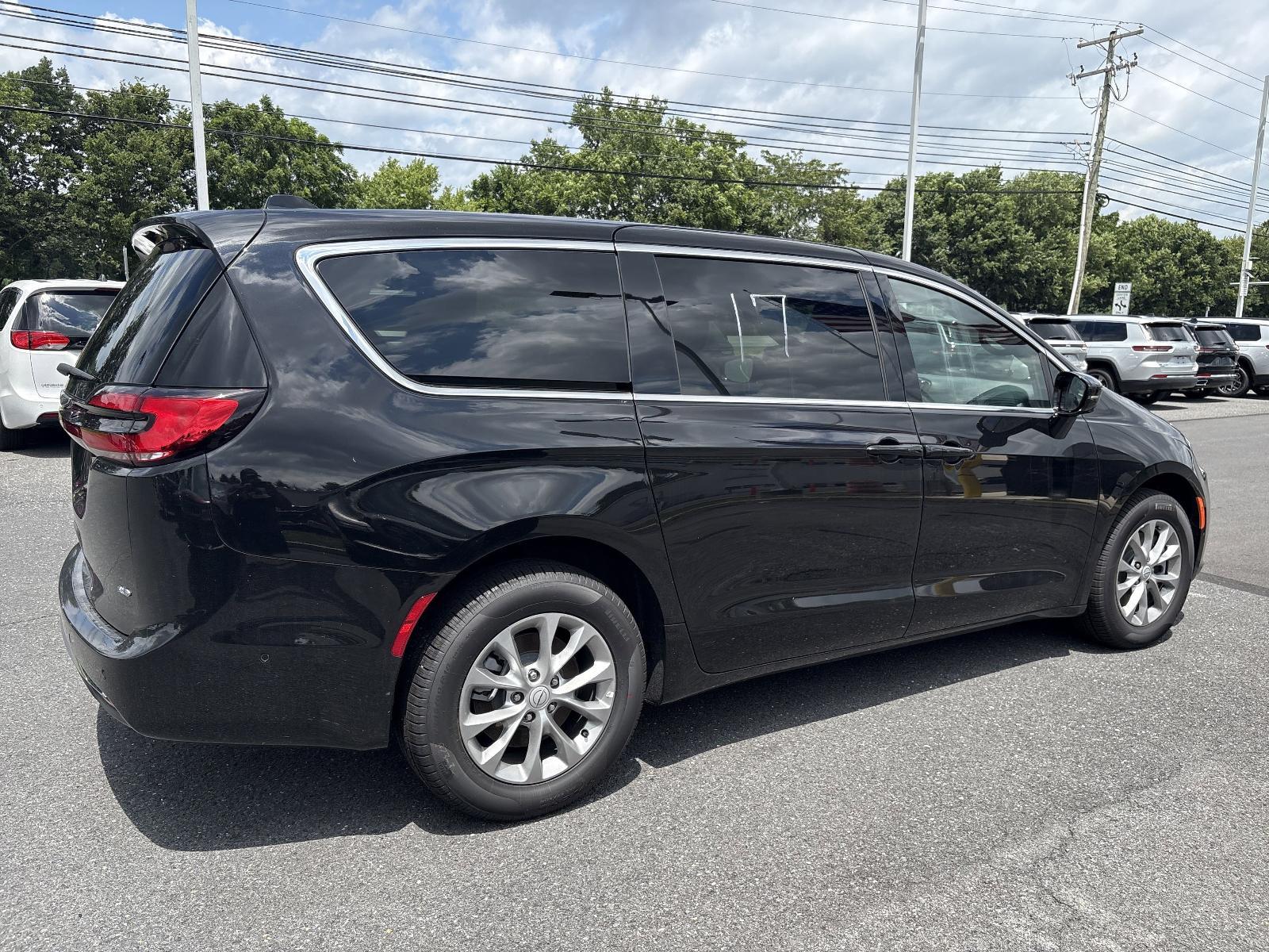 2025 Chrysler Pacifica Vehicle Photo in Mechanicsburg, PA 17050-1707