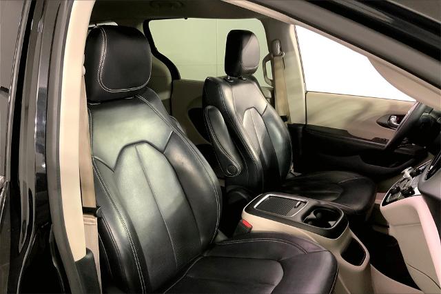 2022 Chrysler Pacifica Vehicle Photo in Lees Summit, MO 64086