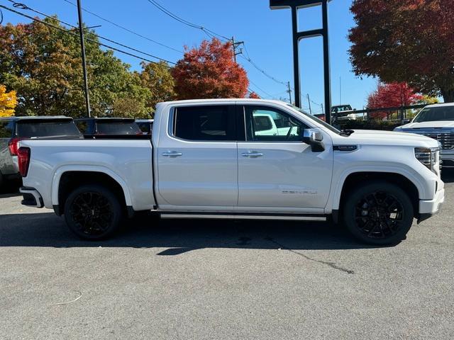 2025 GMC Sierra 1500 Vehicle Photo in LOWELL, MA 01852-4336