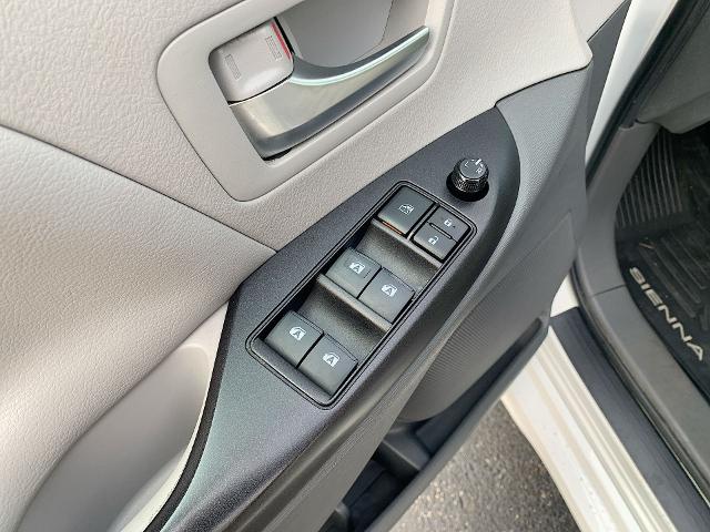 2020 Toyota Sienna Vehicle Photo in MOON TOWNSHIP, PA 15108-2571