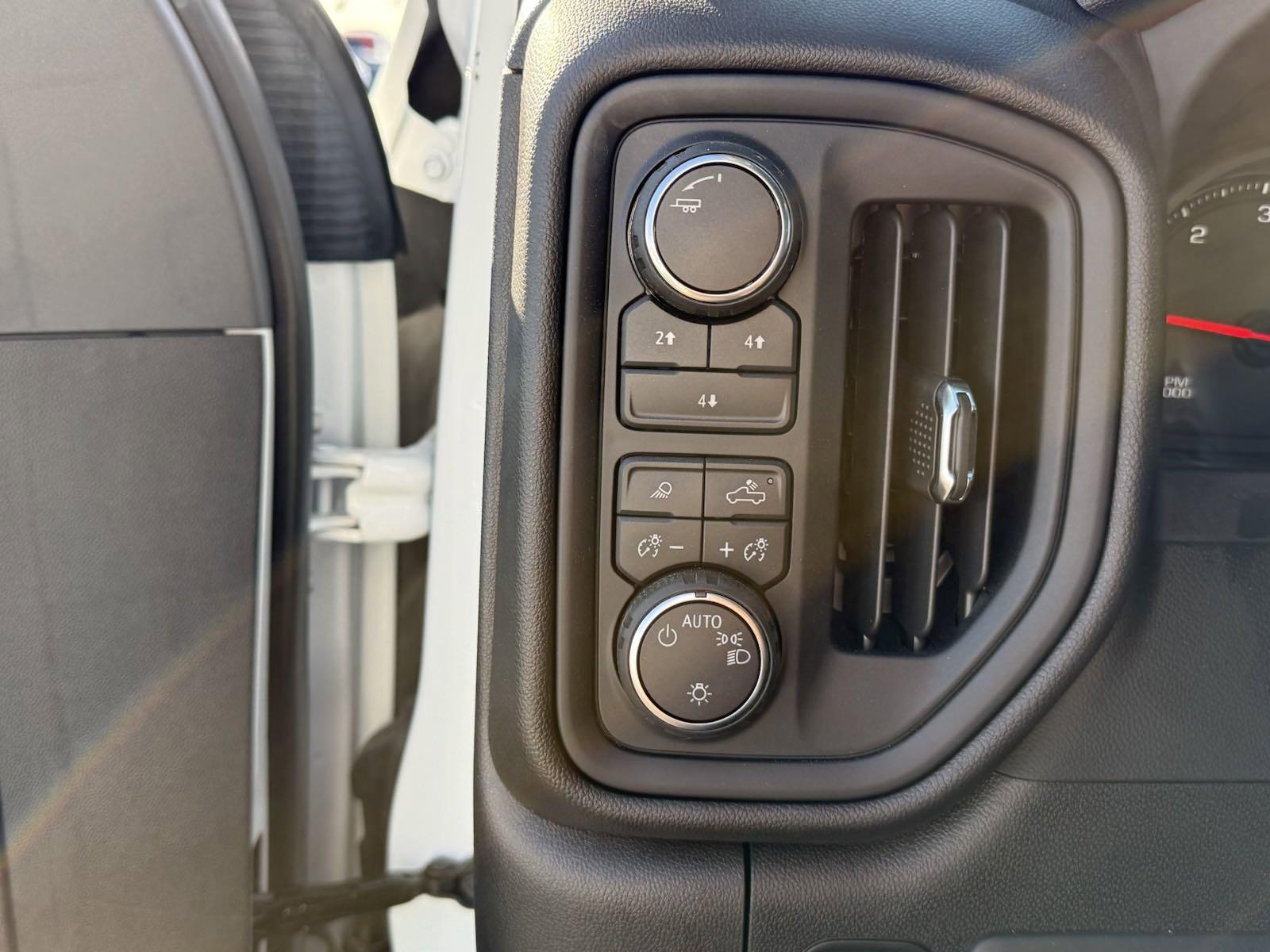 2024 Chevrolet Silverado 3500 HD Chassis Cab Vehicle Photo in GEORGETOWN, TX 78626-7508