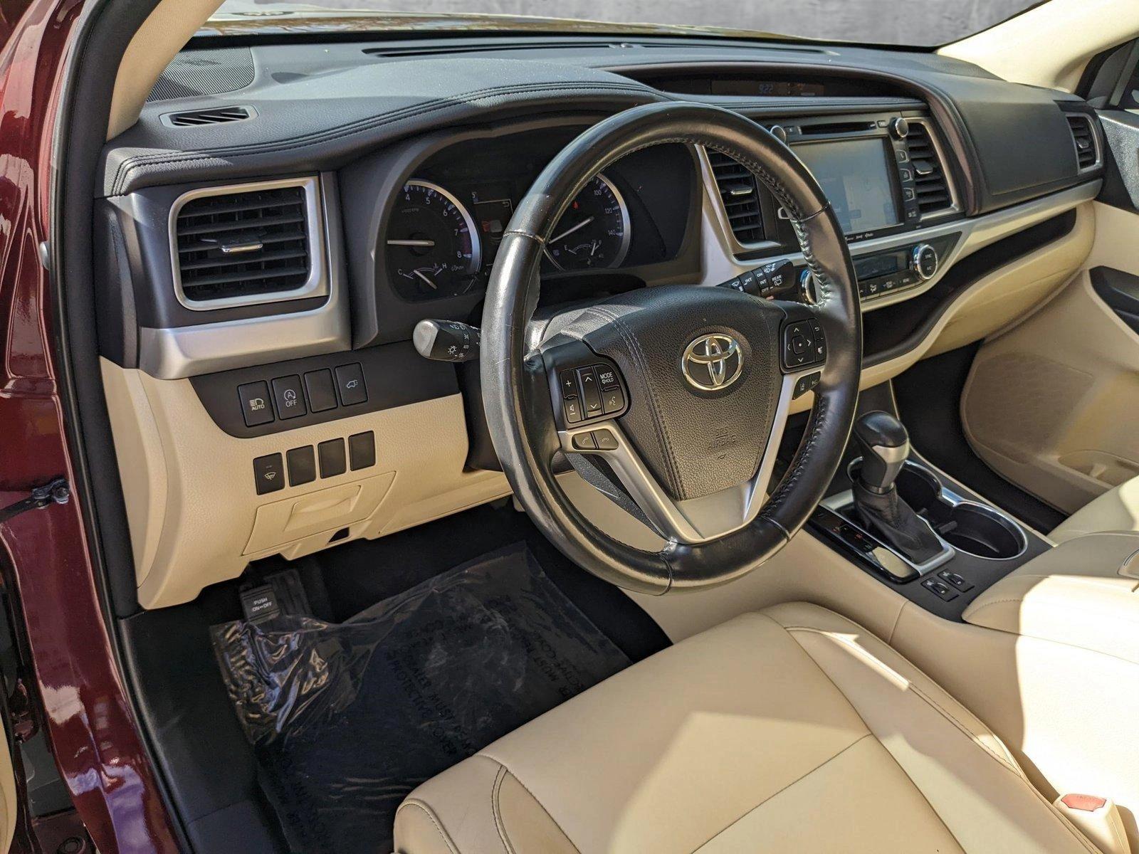 2017 Toyota Highlander Vehicle Photo in Davie, FL 33331