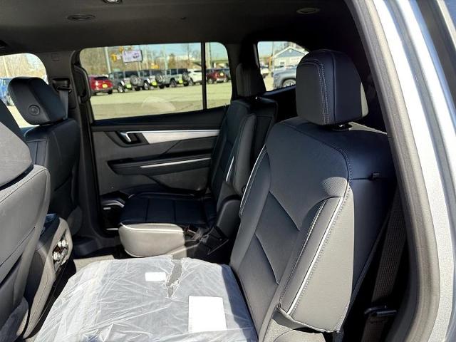2025 Buick Enclave Vehicle Photo in CHICOPEE, MA 01020-5001