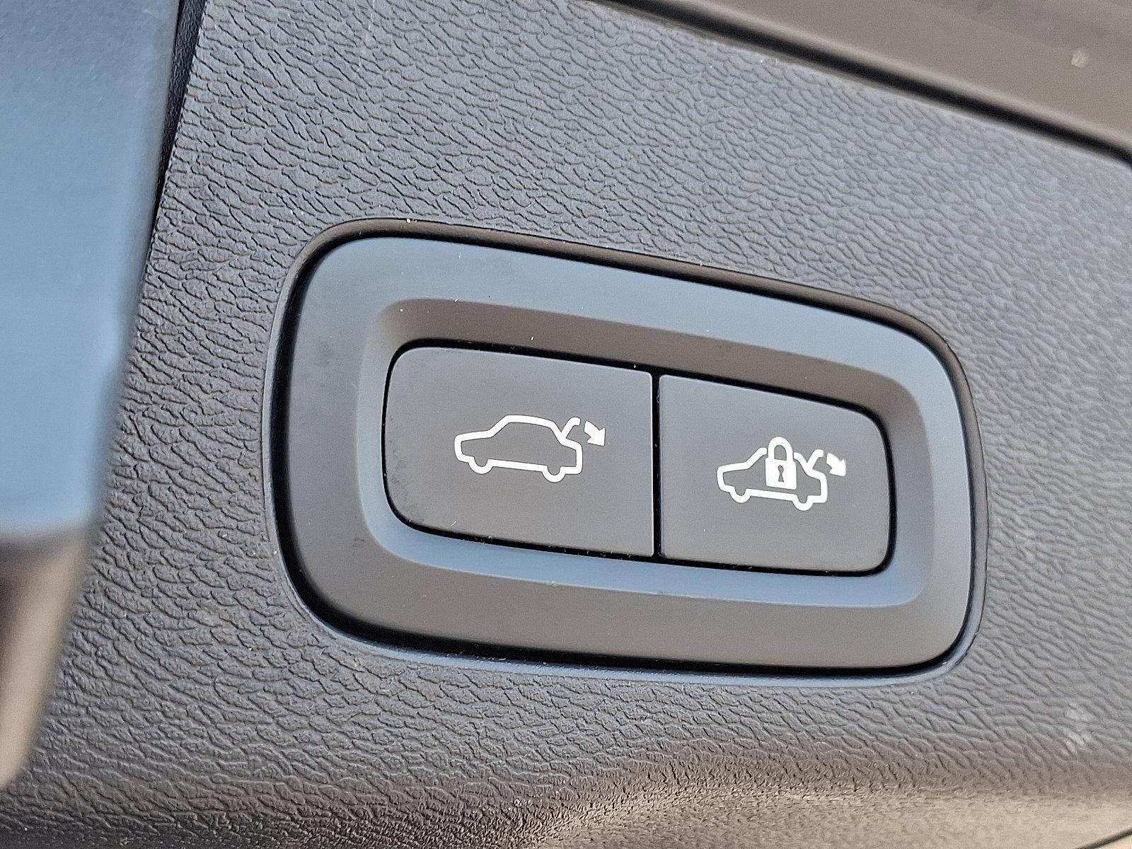 2023 Volvo XC60 Vehicle Photo in Trevose, PA 19053