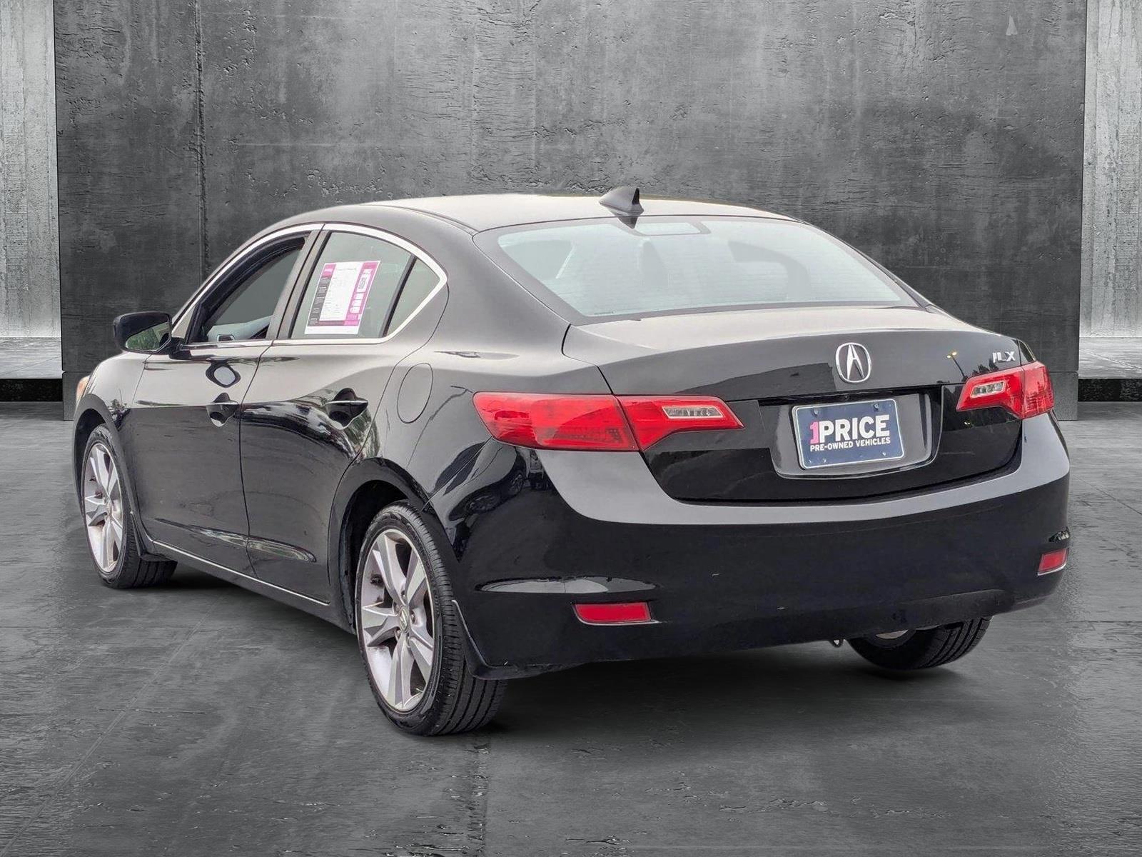 2013 Acura ILX Vehicle Photo in VALENCIA, CA 91355-1705
