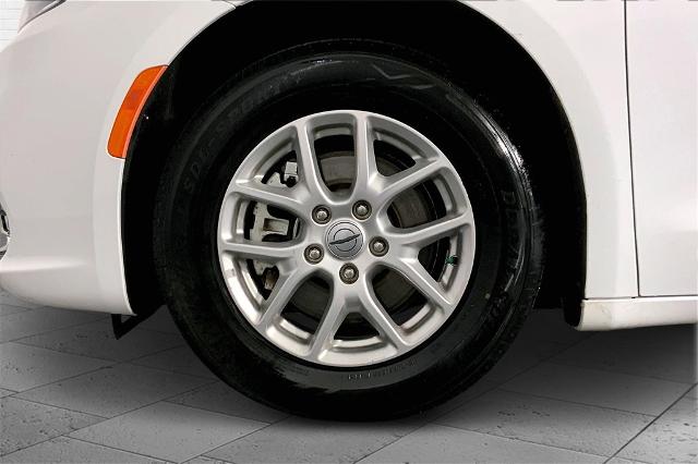 2023 Chrysler Pacifica Vehicle Photo in Lees Summit, MO 64086
