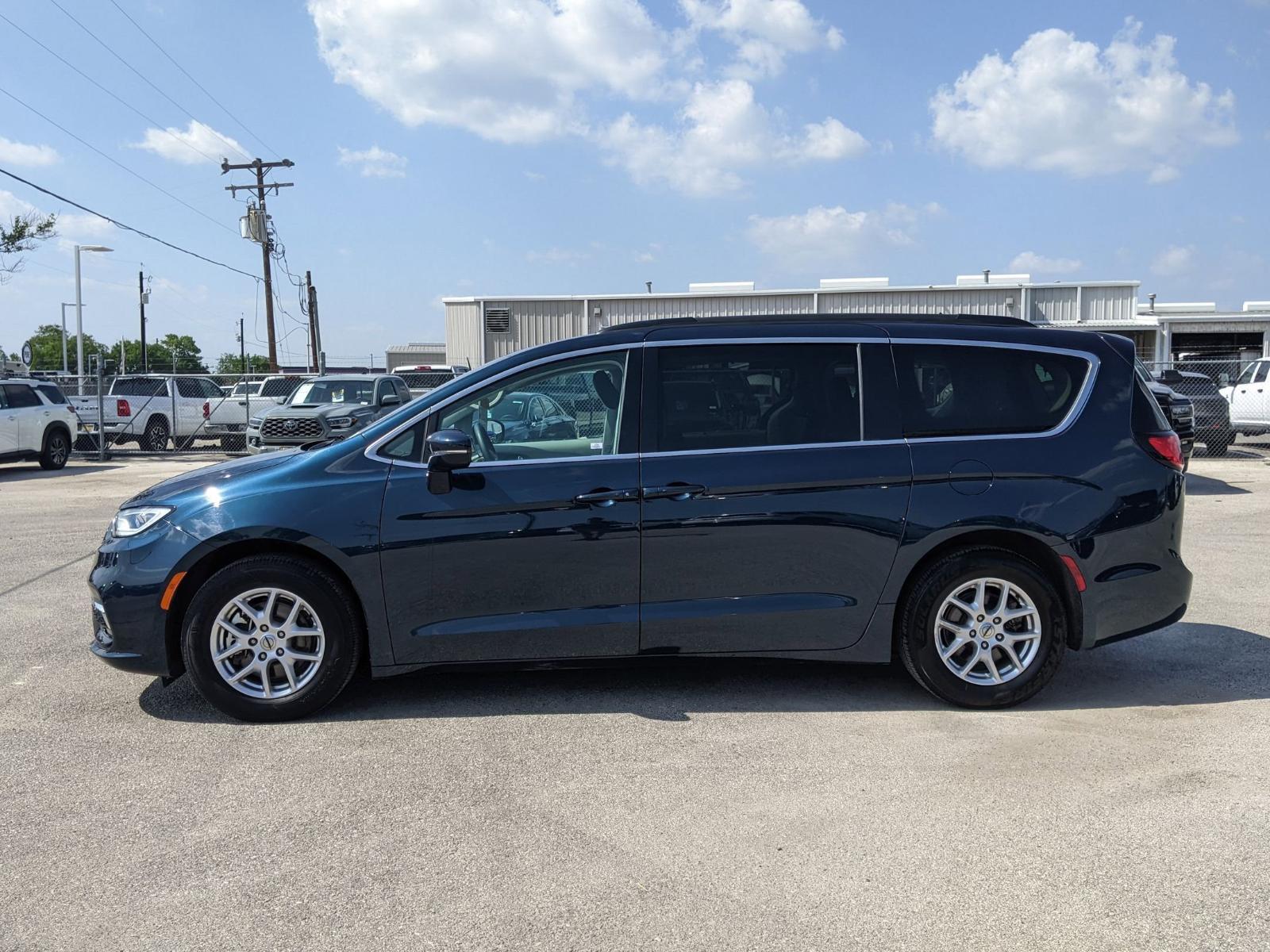 2022 Chrysler Pacifica Vehicle Photo in Seguin, TX 78155