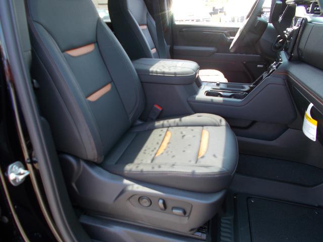 2025 GMC Sierra 2500 HD Vehicle Photo in LOWELL, MA 01852-4336