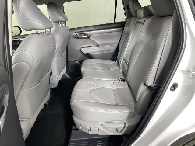 2024 Toyota Highlander Vehicle Photo in GILBERT, AZ 85297-0402