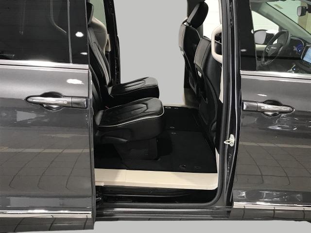 2023 Chrysler Pacifica Vehicle Photo in Kaukauna, WI 54130