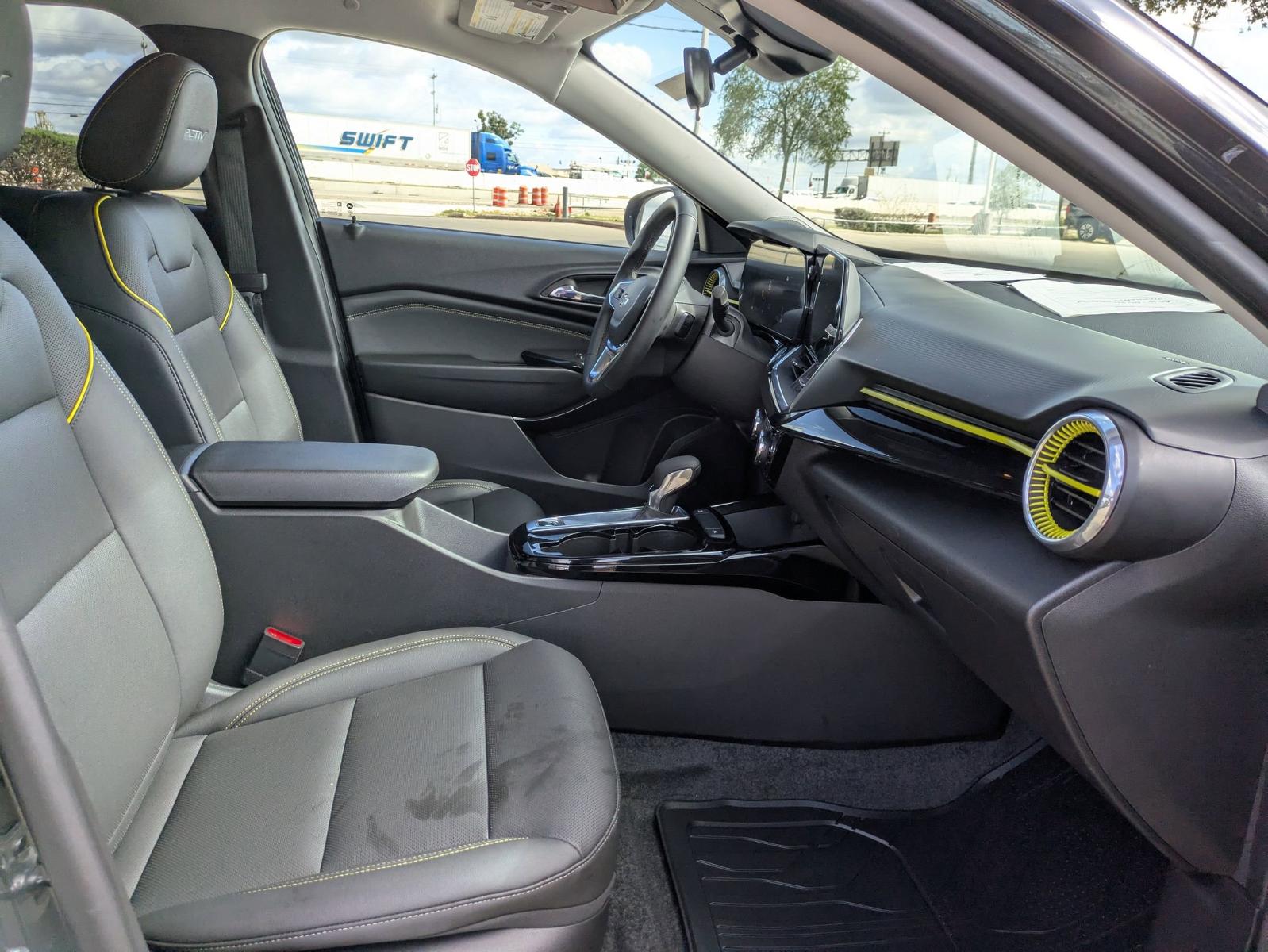 2025 Chevrolet Trax Vehicle Photo in SELMA, TX 78154-1460