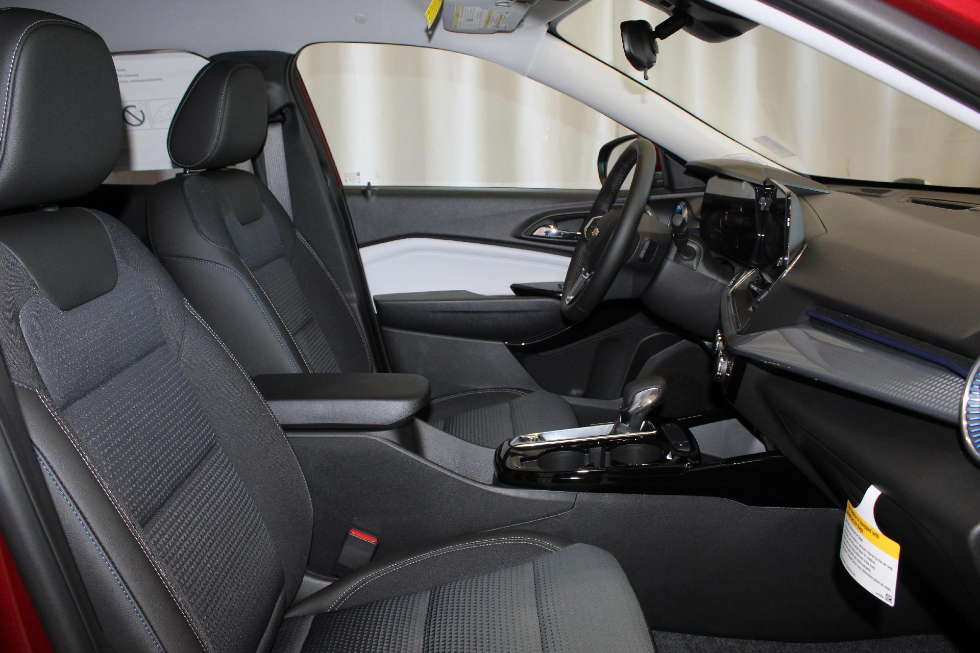 2025 Chevrolet Trax Vehicle Photo in NORTHAMPTON, MA 01060-1120