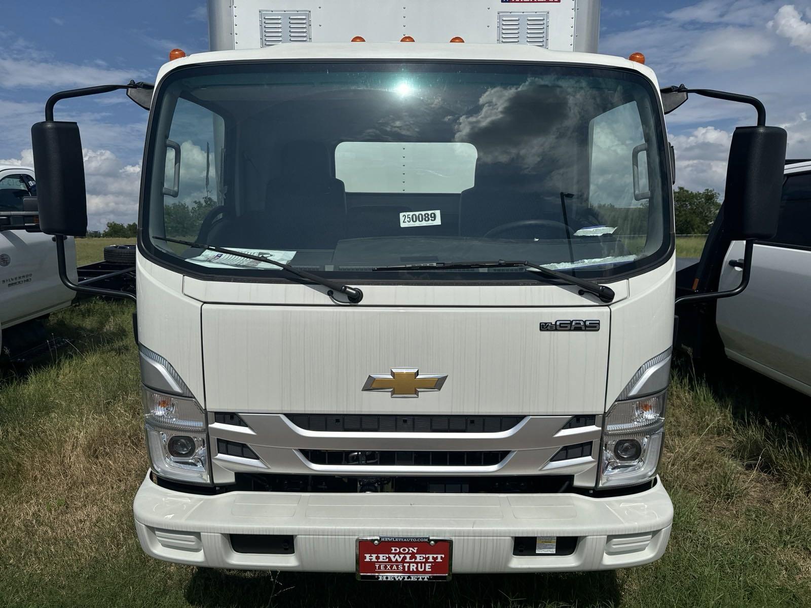 2025 Chevrolet Low Cab Forward 5500 XG Vehicle Photo in GEORGETOWN, TX 78626-7508