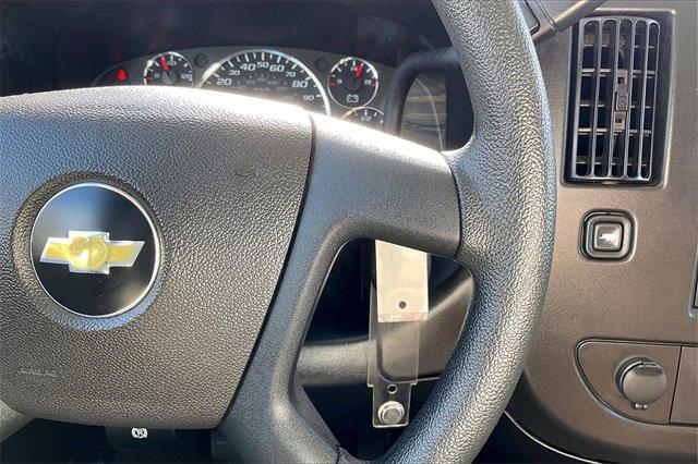 2022 Chevrolet Express Passenger Vehicle Photo in INDEPENDENCE, MO 64055-1314