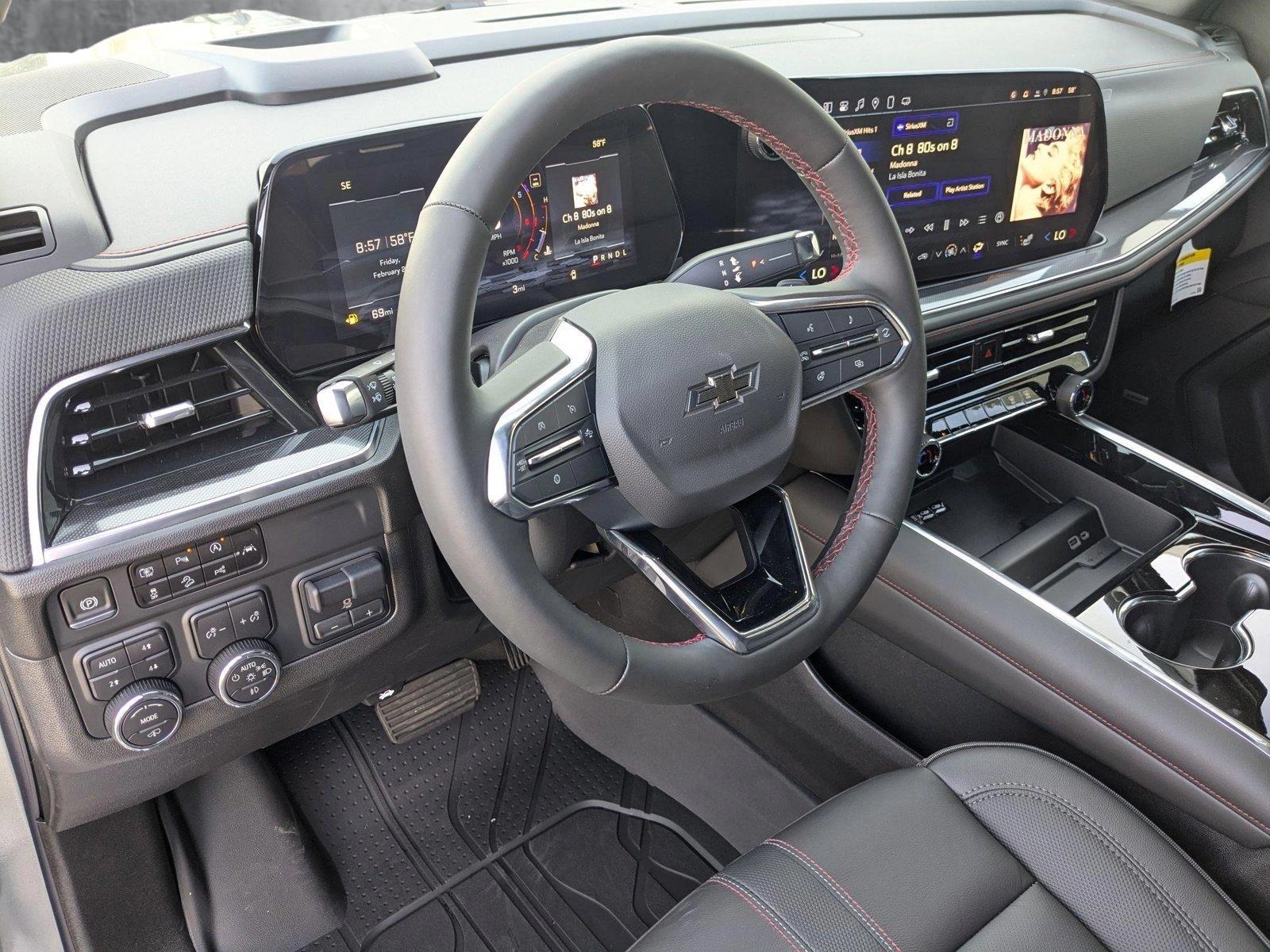 2025 Chevrolet Suburban Vehicle Photo in VALENCIA, CA 91355-1705