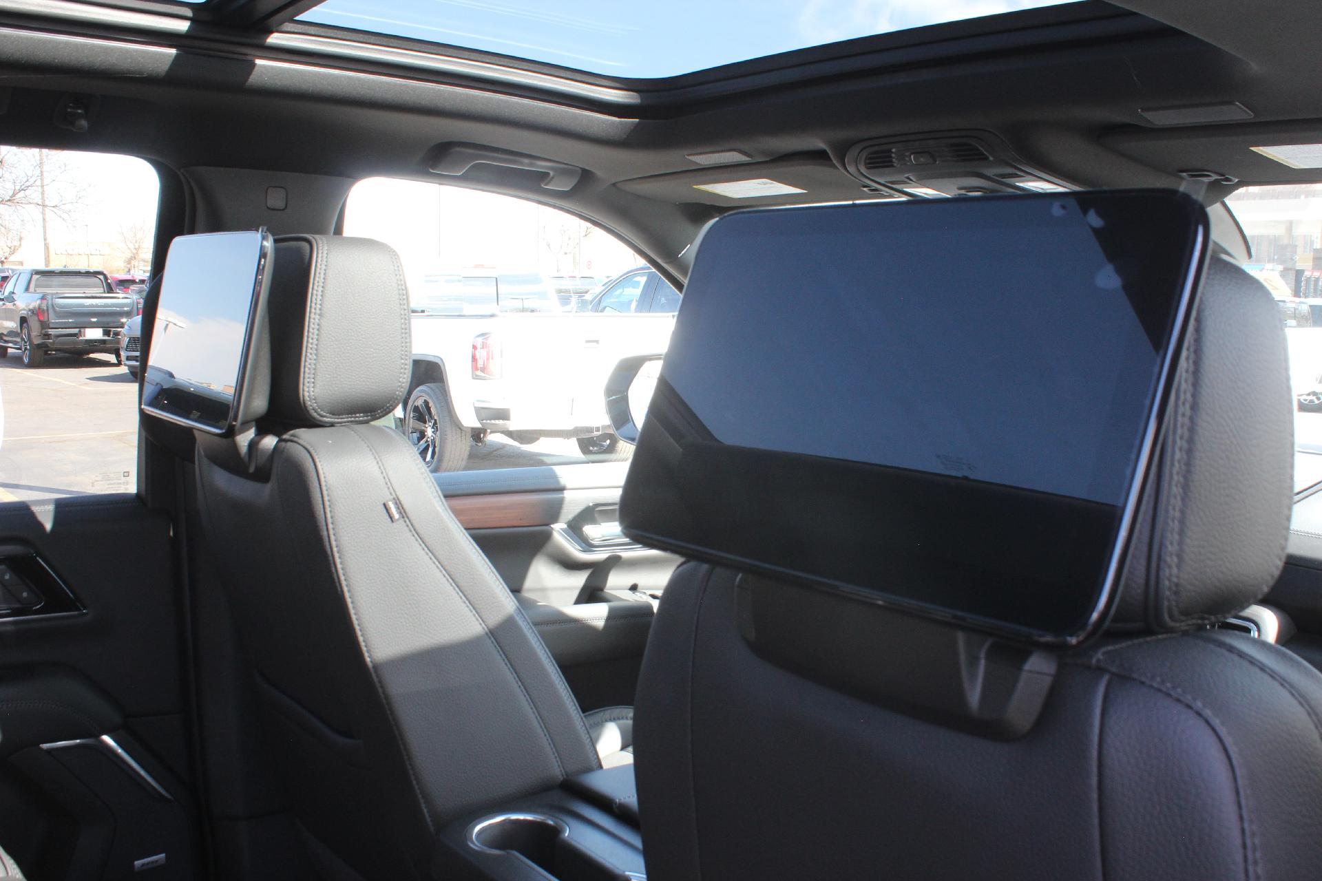 2025 GMC Yukon XL Vehicle Photo in AURORA, CO 80012-4011